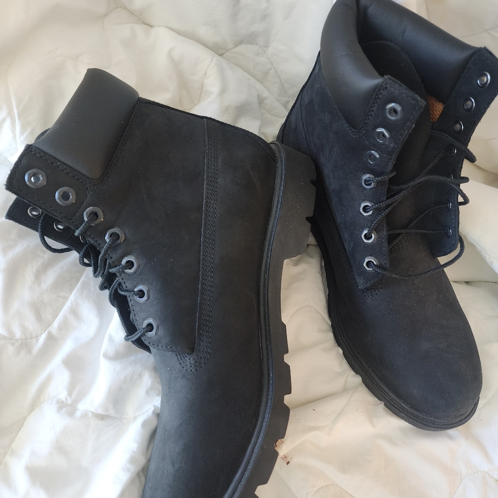 Shoes - Picture 2 of 3